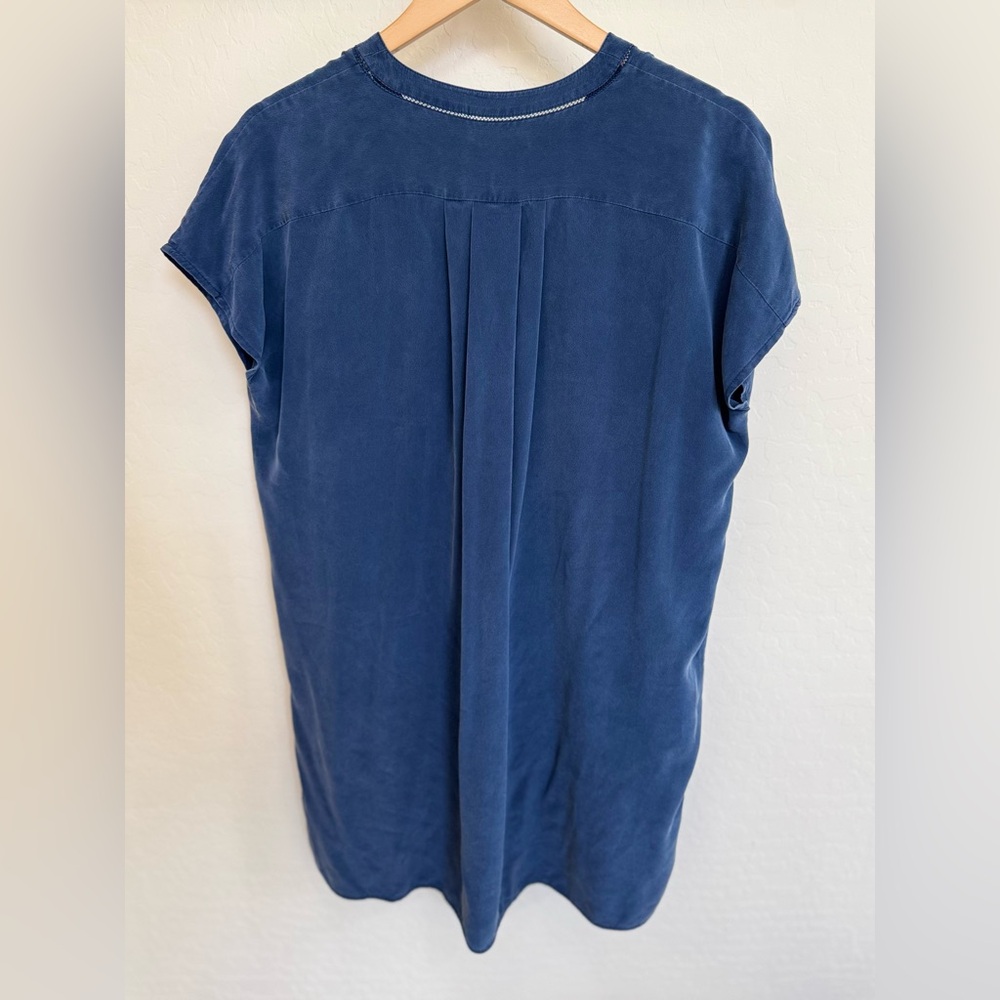 Vince Silk Relaxed V-Neck Shift Dress in Deep Navy Like New Size Medium - Picture 3 of 4
